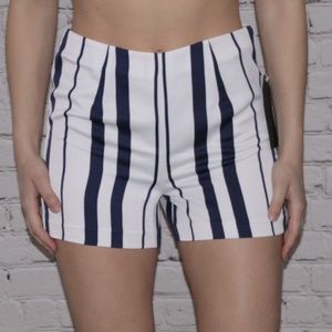 Highline collective women’s white / navy striped dress shorts size M
